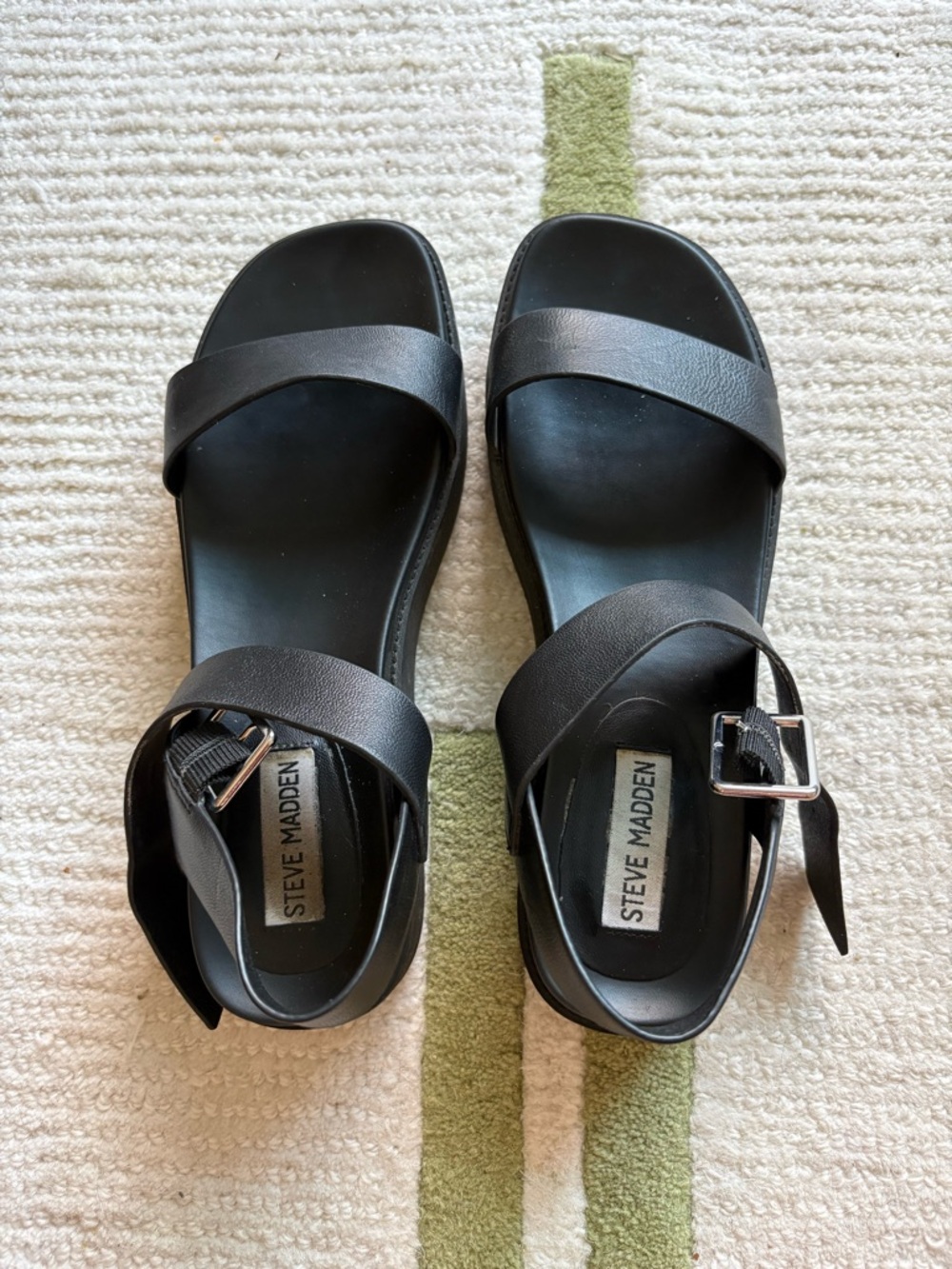 Steve Madden Rileey Black Platform Sandal - Picture 3 of 7